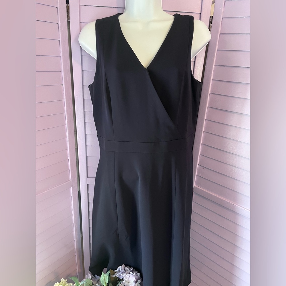 Talbots like new deep nave blue lined Classic V-Neck Sleeveless Dress with pocke